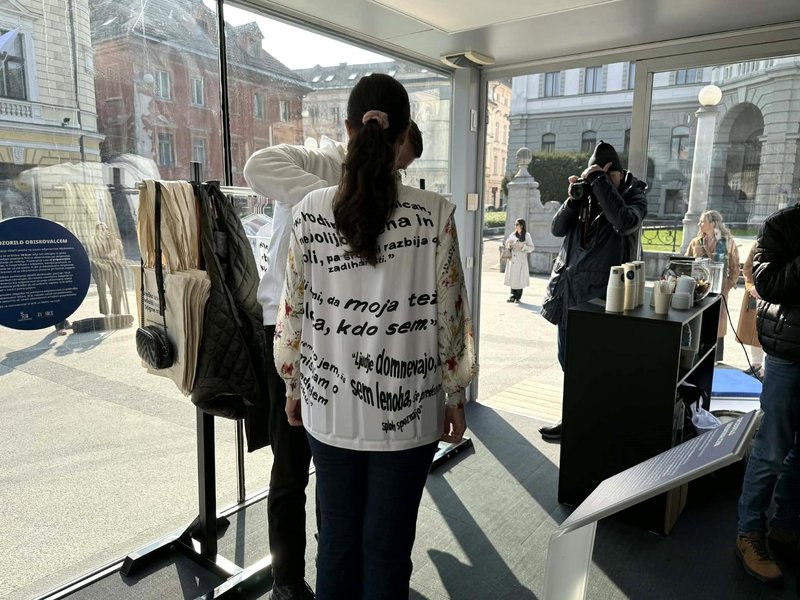 Svetovni dan debelosti instalacija Kongresni trg