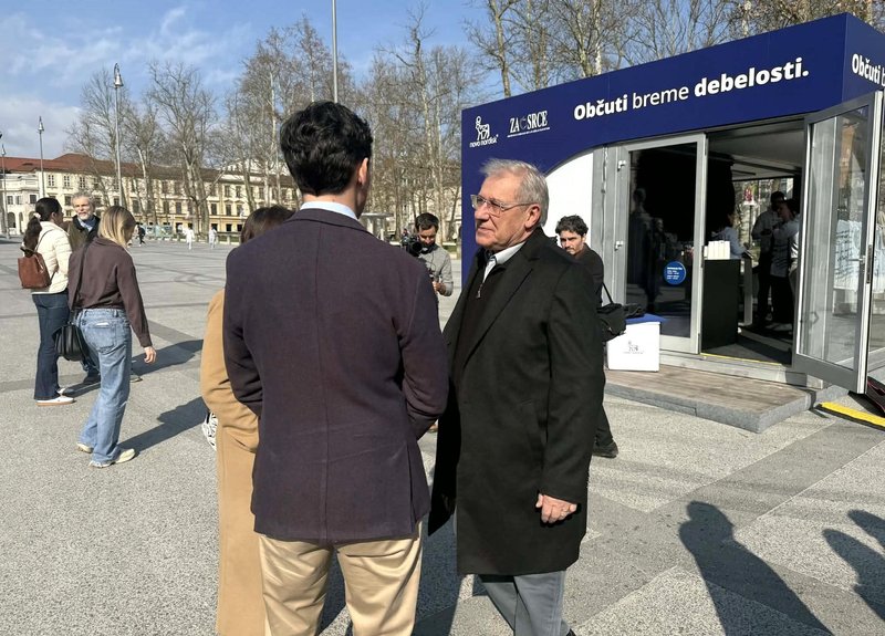Ales Valic Svetovni dan debelosti instalacija Kongresni trg