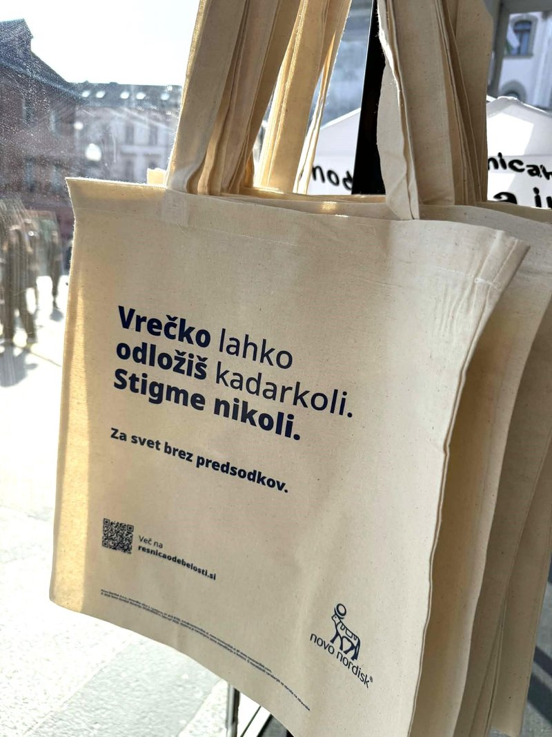 Svetovni dan debelosti instalacija Kongresni trg