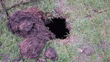 golf luknja arheologija zgodovina steklenice klet odkritje anglija pijaca