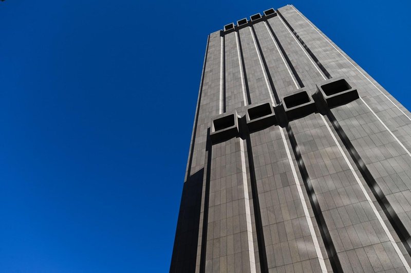 Skrivnostni nebotičnik, ki nima niti enega okna: "Kaj za vraga se dogaja v njem?" (FOTO)