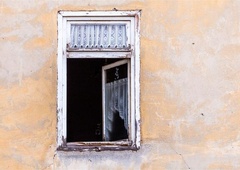 Moški je tri leta pustil odprto okno: ko se je vrnil domov, ga je skoraj kap