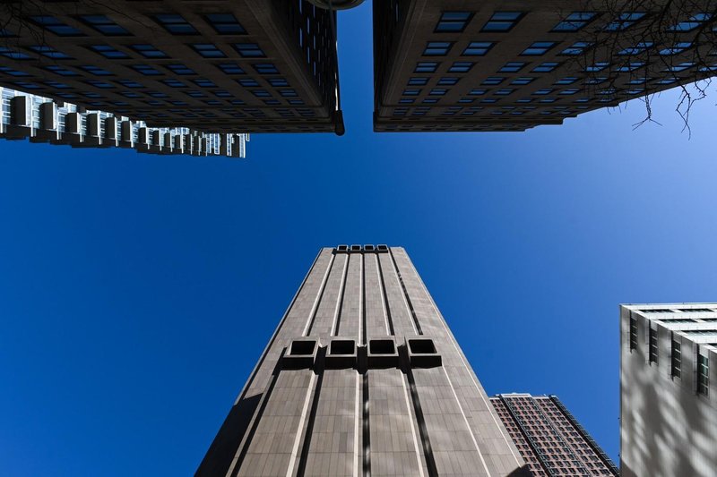 Skrivnostni nebotičnik, ki nima niti enega okna: "Kaj za vraga se dogaja v njem?" (FOTO)