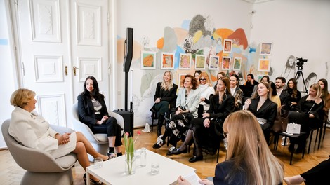 Svet skozi ženske oči: Elle Dialog letos odprl pomembna vprašanja o ženskem glasu in moči (FOTO)