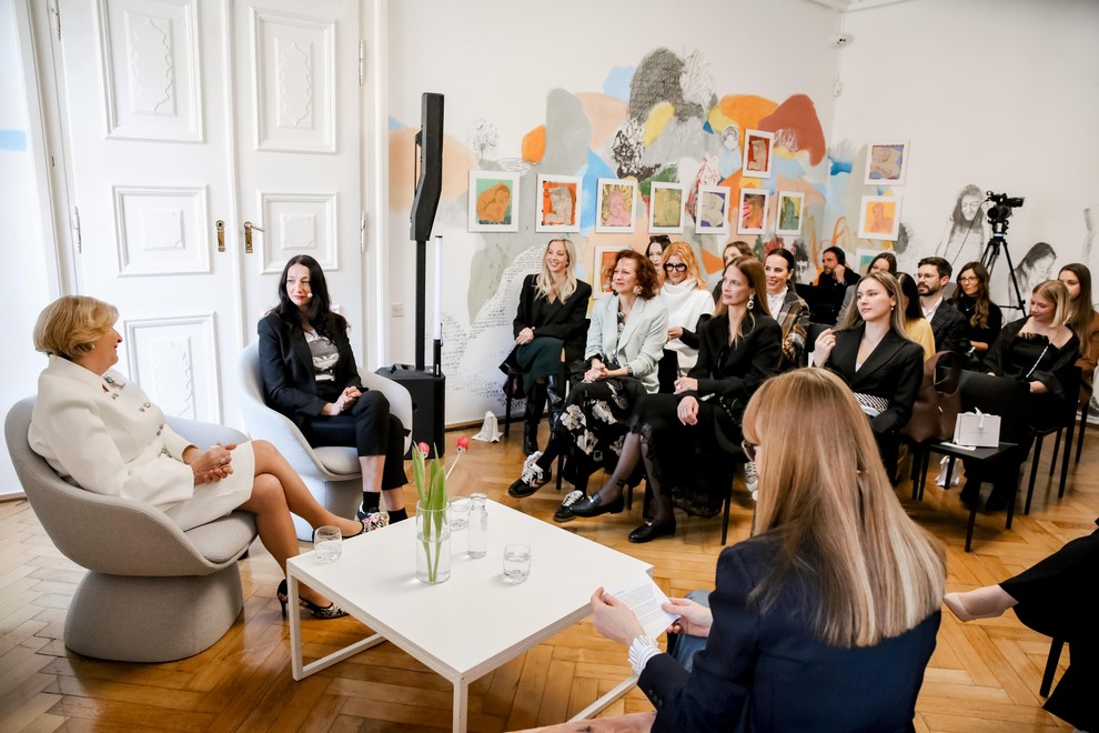 Svet skozi ženske oči: Elle Dialog letos odprl pomembna vprašanja o dogajanju v svetu, ženskem glasu in moči (FOTO)