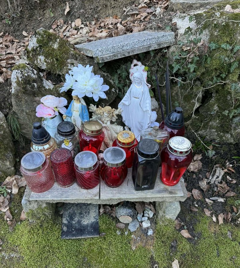 gozd Zaplaze Marijin studenec Dolenjska