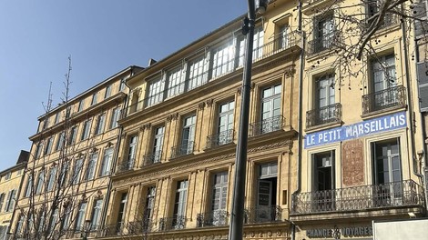 Obiskali smo "mali Pariz": francosko mesto tisočerih vodnjakov, ki ga morate nujno dodati na seznam za naslednje potovanje