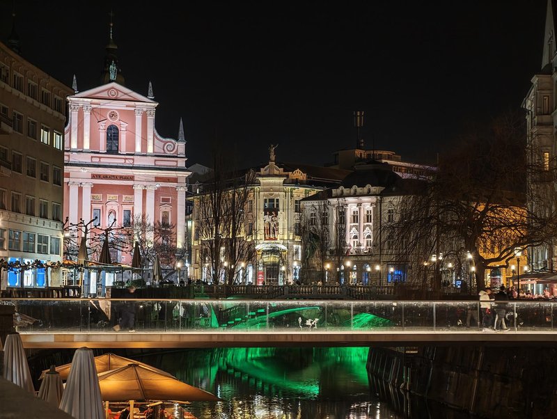 Xiaomi 17 že ob napovedi spremenil pravila igre, zdaj pa že postaja nepogrešljiv sopotnik urbanega življenja