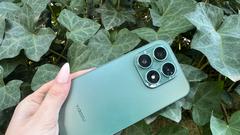 Xiaomi 17 že ob napovedi spremenil pravila igre, zdaj pa že postaja nepogrešljiv sopotnik urbanega življenja