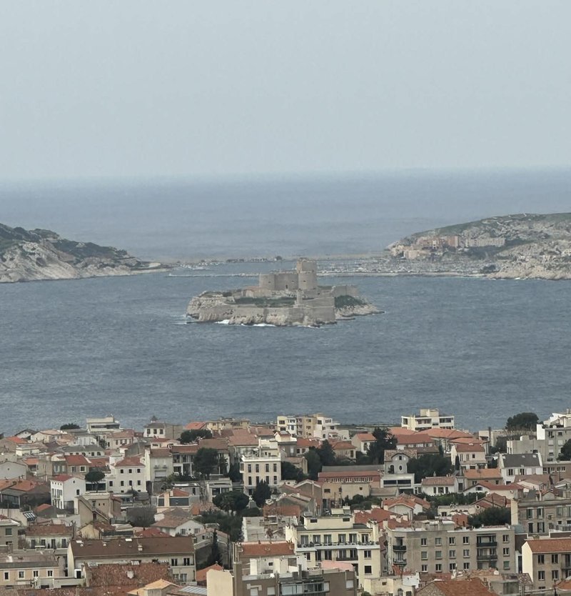 Trdnjava z eno najslavnejših zaporniških zgodb: otok sredi morja, kjer so bili zaporniki obsojeni na večno samoto