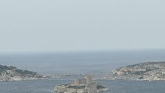 Pogled na zapor z marsejske katedrale Notre-Dame de la Garde.