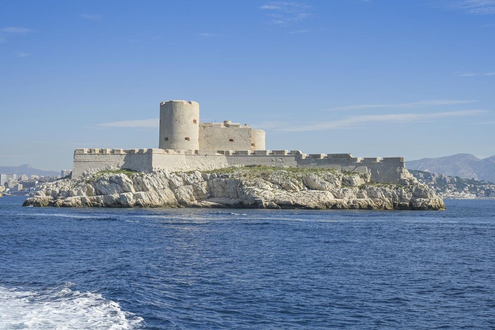 Trdnjava z eno najslavnejših zaporniških zgodb: otok sredi morja, kjer so bili zaporniki obsojeni na večno samoto