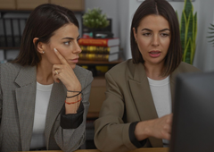 Preračunljive igre v službi: teh 5 astro znamenj igra dvojno igro (zarili vam bodo nož v hrbet)