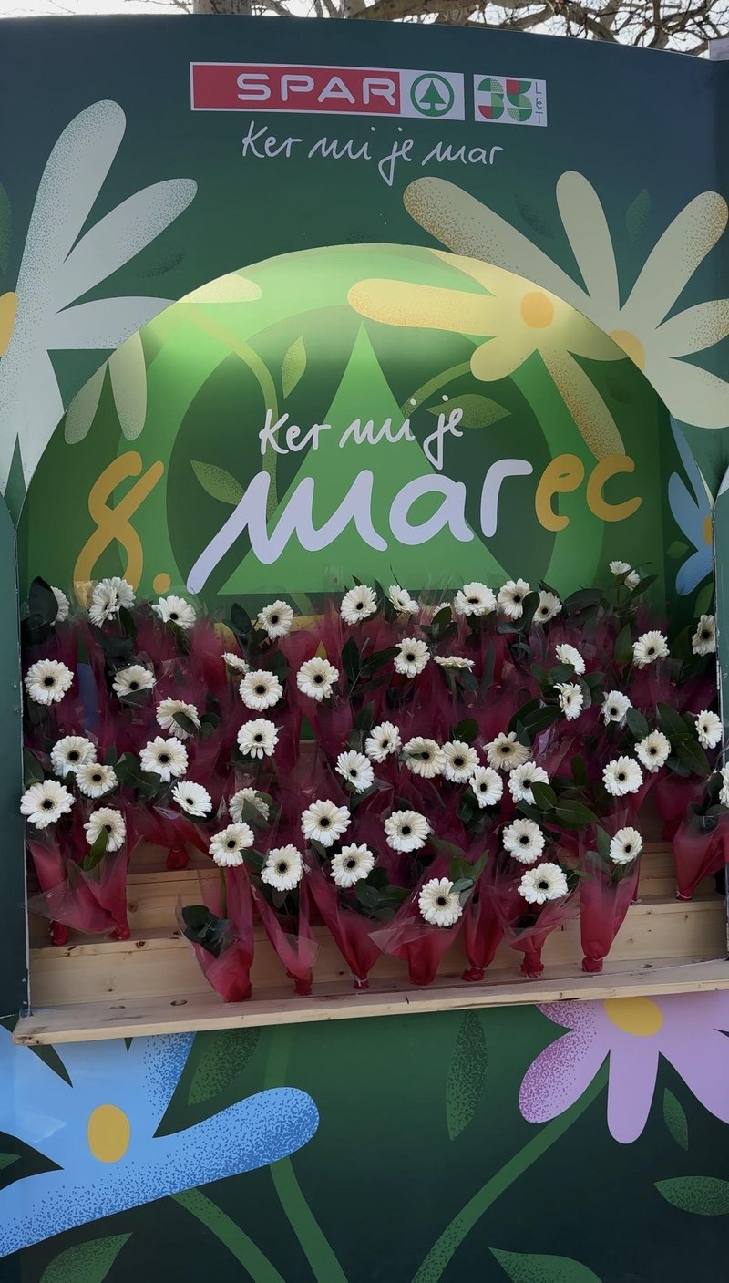 Kaj narediš, ko na dan žena ne moreš kupiti rož? SPAR je imel rešitev.