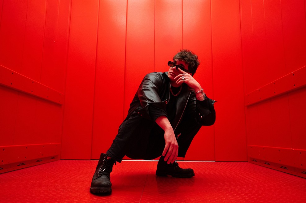 Iz studia na odre: 2nite pripravlja premierni koncert z bandom (foto: Jure Klešnik)