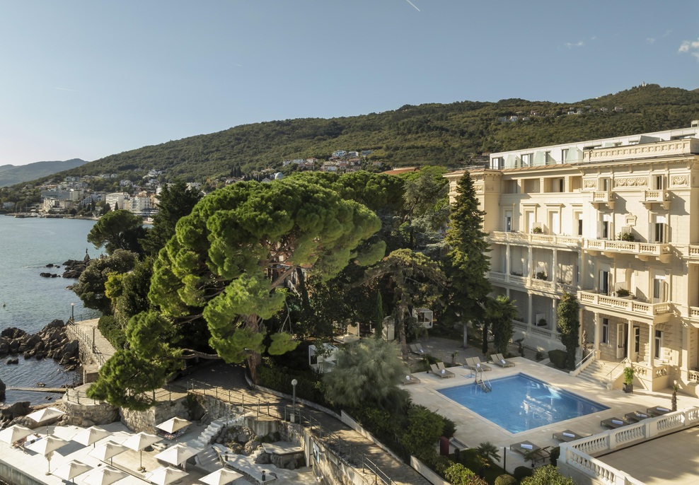 Legendarni hotel na Jadranu piše novo poglavje elegance in luksuza (in osrednja zgodba je njegova prečudovita terasa!) (foto: Liburnia Hotels & Villas)