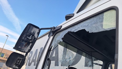 Zaposleni pri SNG Drama prišli v službo in obnemeli od groze: ostuden napad vandalov, nekaj pa jih boli še bolj kot škoda (FOTO)