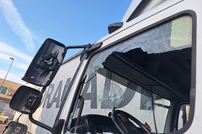 sng drama Ljubljana vozilo uničenje vandalizem