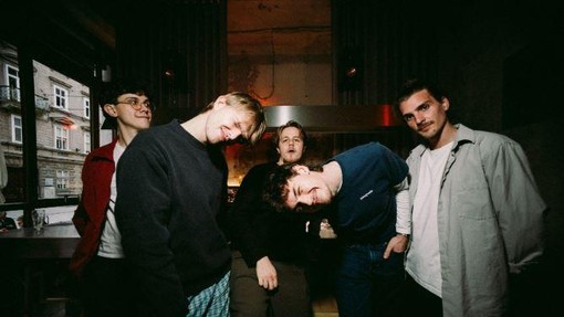 Nič jih ne more ustaviti! Priljubljena slovenska skupina v enem tednu izdala dva nova singla in razprodala koncert