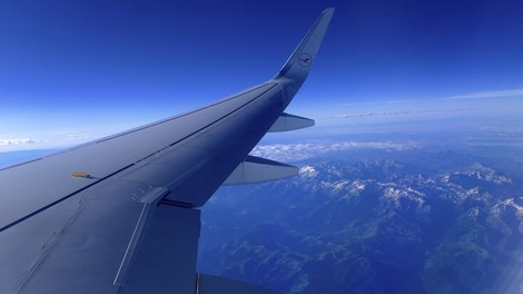 Potnica na letalu pogledala skozi okno in ujela nekaj neverjetnega: "To se zgodi enkrat v življenju!"