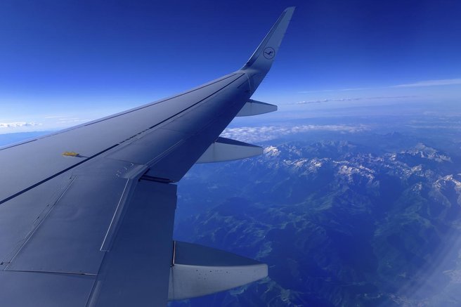 Potnica na letalu pogledala skozi okno in ujela nekaj neverjetnega: "To se zgodi enkrat v življenju!"