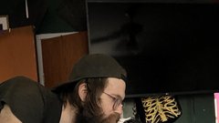 Potepuške mačke zapuščena hiša nepremičnina