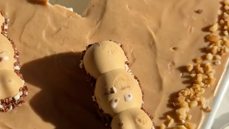 Kolač iz nostalgične sladkarije, ki smo jo oboževali vsi: pripravljen je samo v pol ure in res je izvrsten