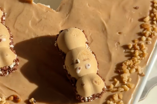 Kolač iz nostalgične sladkarije, ki smo jo oboževali vsi: pripravljen je samo v pol ure in res je izvrsten