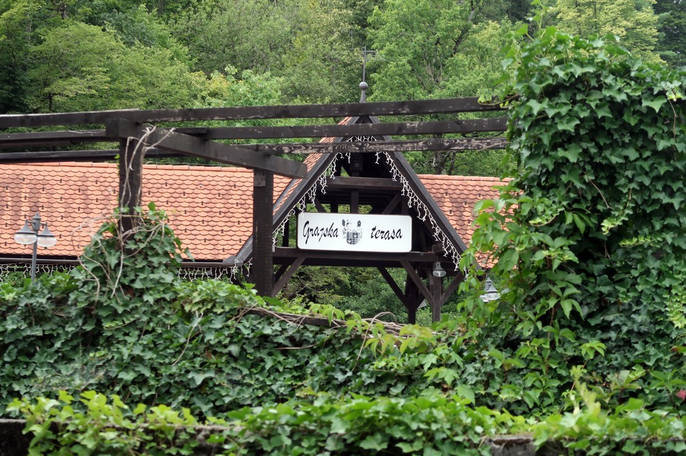 Propadajoči slovenski hotel z razglednice le dobil zeleno luč, novemu lastniku ponudili roko sodelovanja (foto: Bobo)