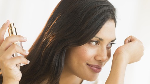 Zdravnik o tem, kako parfum škoduje ščitnici: "Nanašate ga narobe, najbolje je, da ga uporabite takole," je bil odločen