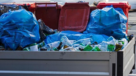 Sosedje mečejo smeti, kamor jim paše, otroci pa naokoli brcajo papirčke: meščani zaskrbljeni nad čistočo glavnega mesta