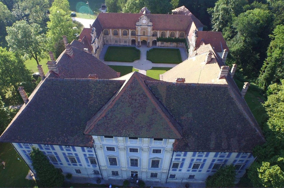 Poznavalci razkrili največji skriti biser Slovenije (primerjajo ga celo s slavno ikono z Netflixa) (foto: dvorecstatenberg.si)