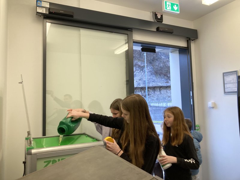 Nov zbiralnik odpadnega jedilnega olja v Sparu Zagorje ob Savi