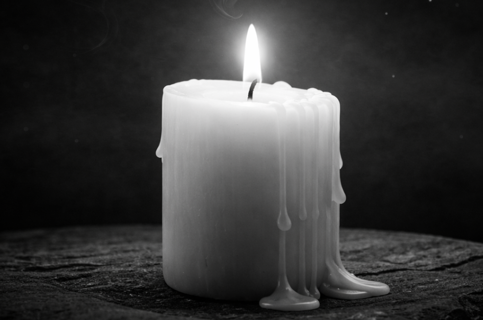 Huda in nepričakovana izguba zarezala v srce slovenskega pevca: "Težko je sprejeti, da te ni več" (foto: Chat GPT)