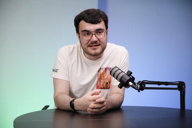 Predvolilni podkast s Srđanom Veljančićem, ki z Demokraturo na družbenih omrežjih politično opismenjuje mlade: "Imamo politike, ki so odtujeni od navadnih ljudi!