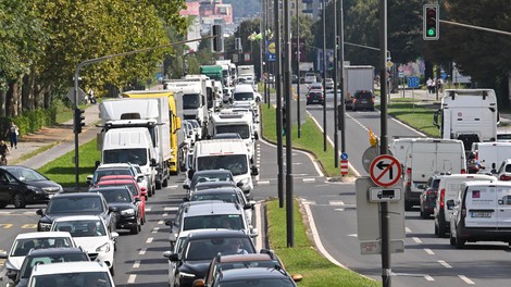 Ljubljančani zaskrbljeni: "Ta gradnja na Celovški cesti bo povzročila prometni kolaps!"
