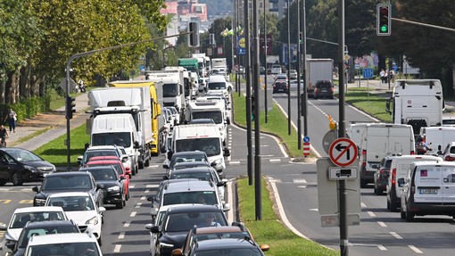 Ljubljančani zaskrbljeni: "Ta gradnja na Celovški cesti bo povzročila prometni kolaps!"