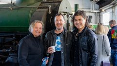 
                                                         Pivo in cvetje tiskovka