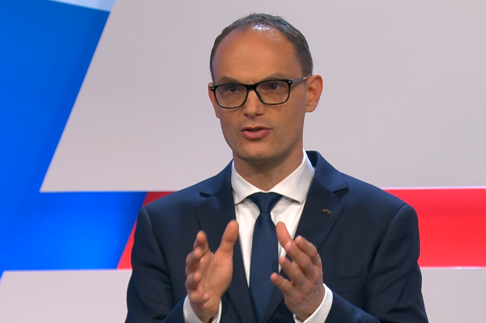 Anže Logar na soočenju neposredno o domnevnem ravnanju Janeza Janše: "Oprostite, zame je to izdaja naroda ... " (foto: 24ur.com/posnetek zaslona)