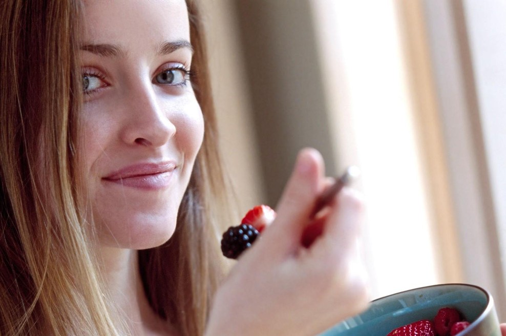 To sadje, ki je pravi blagoslov za srce in krvni pritisk, uživamo napačno, zato - pozor (foto: Profimedia)