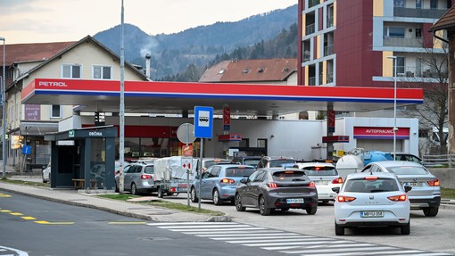 Vlada trdi, da je goriva dovolj: od Petrola, ki ima resne motnje v oskrbi, zahteva poročilo