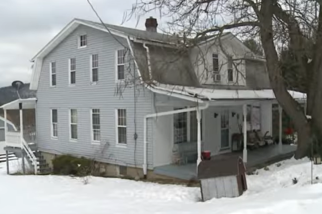 Kot iz nočne more: par kupil svoj sanjski dom, nato pa v njem odkril nekaj zloveščega