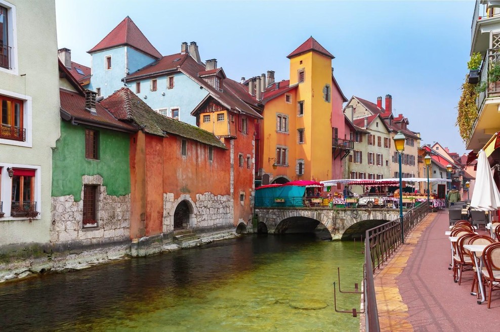 Svet odkriva skrite alpske Benetke: pravljično mesto je dih jemajoče, a je bilo dolgo v senci, zdaj se končno preriva v turistično ospredje (foto: Profimedia)