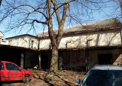 Ta ljubljanska stavba danes žalostno propada, nekoč pa so se v njej odvijali prvi zmenki in otroške norčije