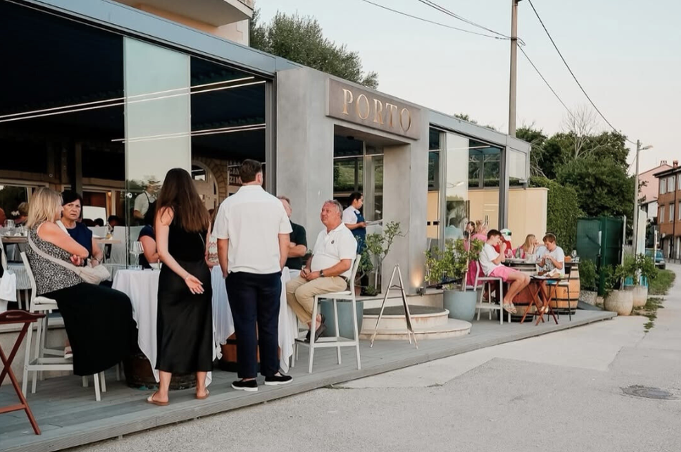 Gost v restavraciji v Savudriji naročil ostrige: zaradi tega, kar je našel v eni od njih, so obnemeli vsi v prostoru (foto: Porto Salvore)