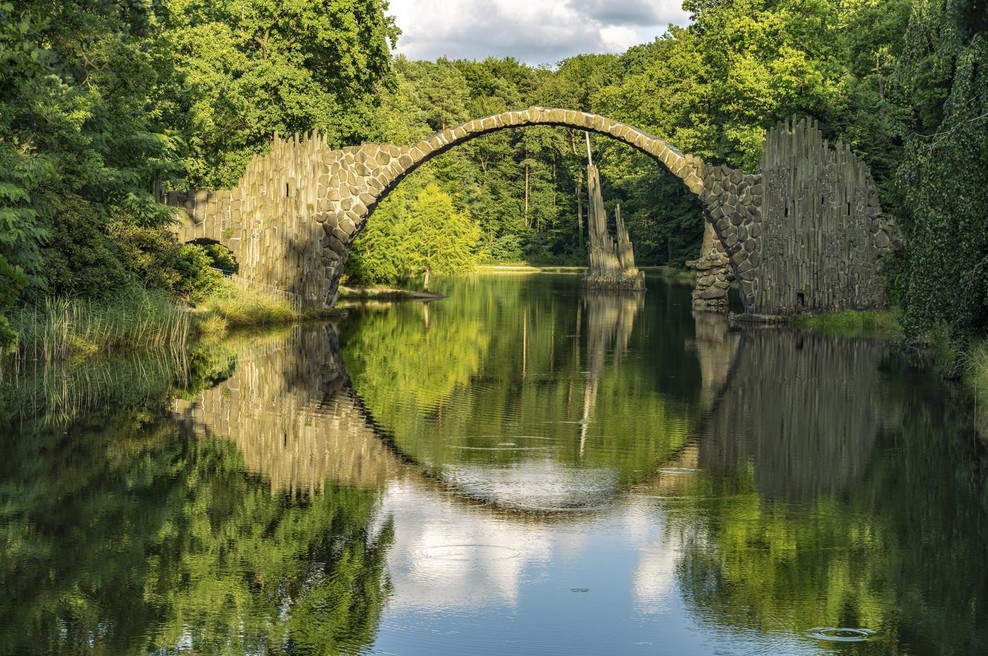 Turisti množično obiskujejo nenavaden most, za katerega pravijo, da ni delo človeških rok (foto: Profimedia)