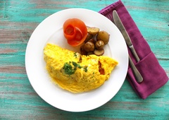 Omleta bo popolna, če uporabite to (nepričakovano) sestavino: ne gre za maslo - to je seveda nujno - temveč za nekaj čisto drugega