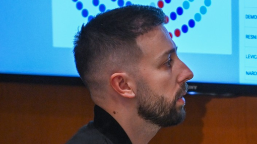 Je Repić v Državni zbor prišel z goljufijo?! Oglasil se je medij, ki naj bi mu odobril akreditacijo