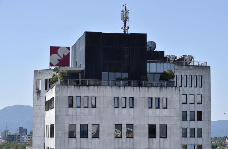 mercator stolpnica ljubljana stavba prodaja posel nepremicnine denar evri