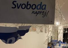 Napadli stranko Gibanje Svoboda in v njihovi pisarni povzročil pravo razdejanje